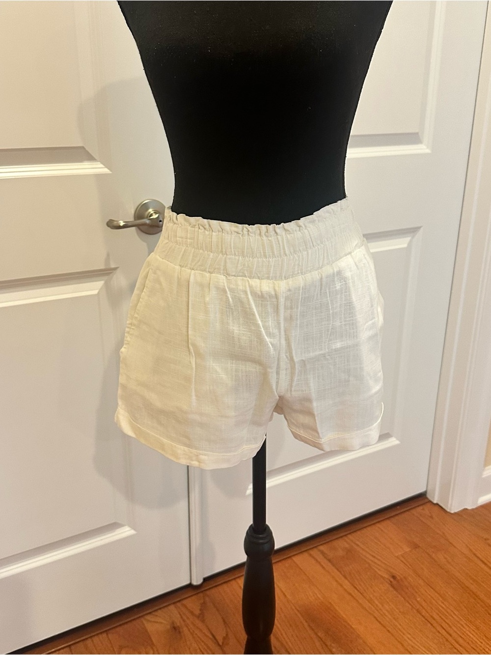 Forever 21 Cream High-Waist Elastic Linen-Blend Shorts